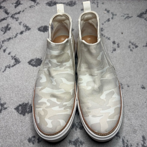 TOMS Bryce Egret Camo Printed Slip On High Top Canvas Sneaker - Picture 4 of 10